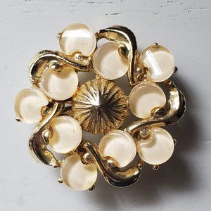 VINTAGE BROOCH PIN Round With Cream color accents